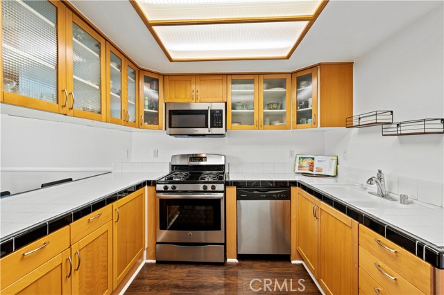 Detail Gallery Image 4 of 33 For 15614 Crestview Ln #63,  Granada Hills,  CA 91344 - 2 Beds | 3 Baths