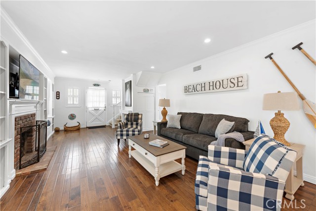 Detail Gallery Image 13 of 29 For 224 Amethyst, Newport Beach,  CA 92662 - 3 Beds | 3 Baths