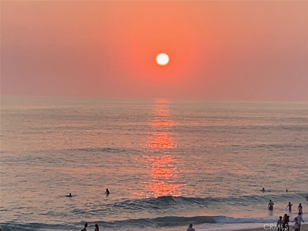 https://media.crmls.org/medias/a09f0662-f879-41a1-94aa-45d96d21b6e1.jpg?preset=X-Large
