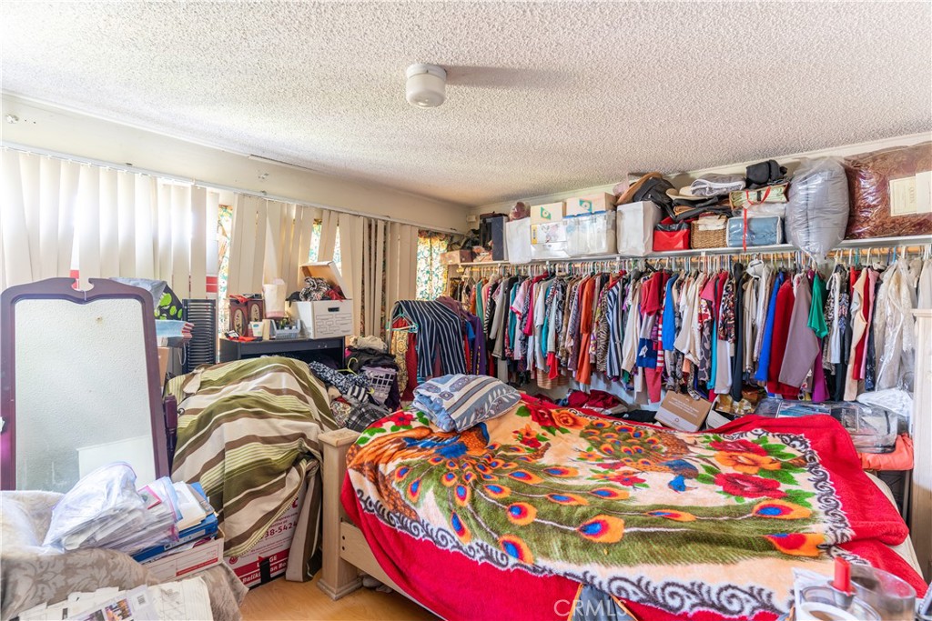 https://media.crmls.org/medias/a09f2c1e-7bd0-404c-b646-94b5eaf1d97c.jpg?preset=X-Large