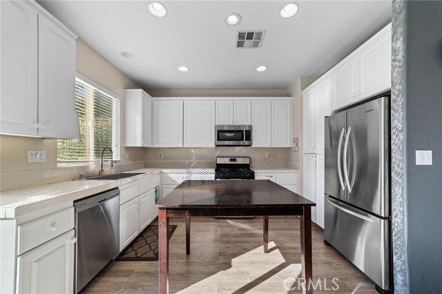 Detail Gallery Image 13 of 43 For 31941 Hollyhock, Lake Elsinore,  CA 92532 - 3 Beds | 2/1 Baths