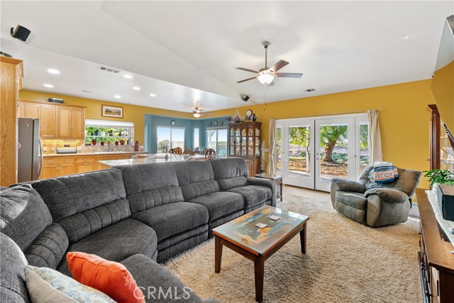 5015 Stagg Hill Place, Paso Robles CA: https://media.crmls.org/medias/a09f8026-9308-4ffa-a5f9-75362be8ce34.jpg