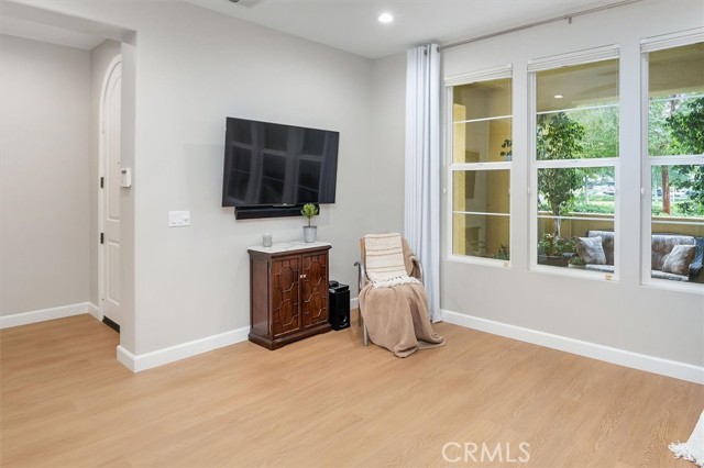 Detail Gallery Image 7 of 58 For 28771 Calle De La Paz, Valencia,  CA 91354 - 3 Beds | 2/1 Baths