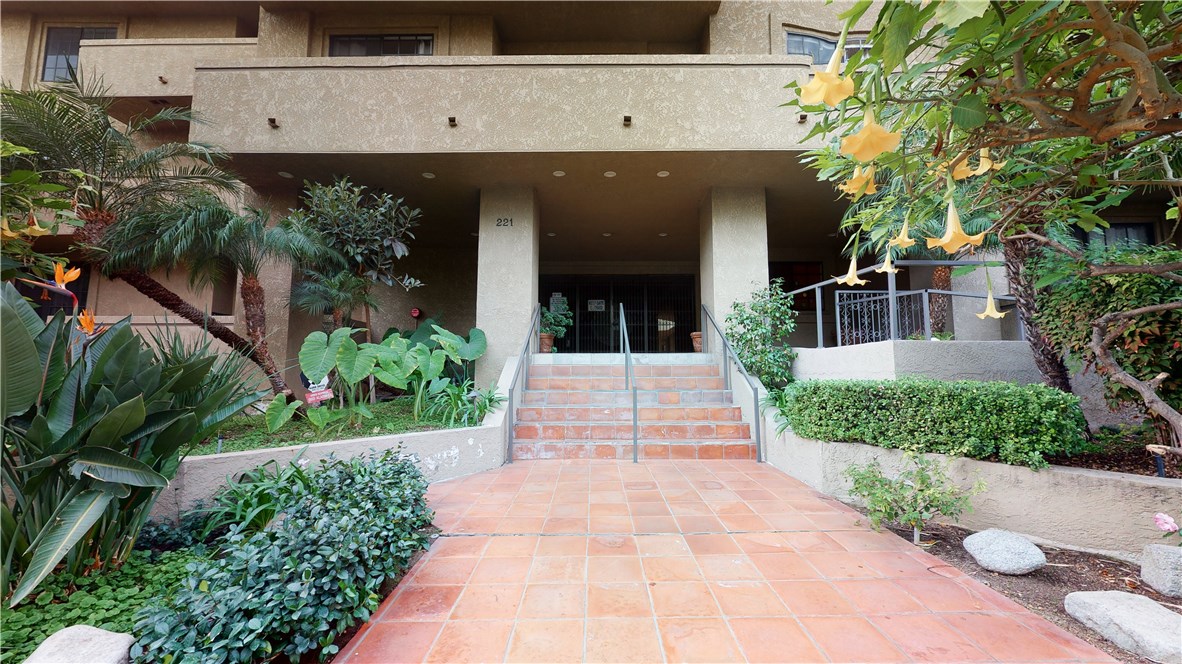 221 S Oak Knoll Ave #109, Pasadena, CA 91101