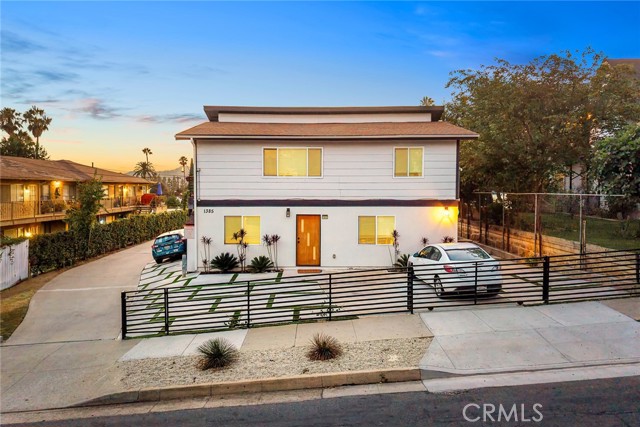 1385 N Marengo Avenue, Pasadena CA: https://media.crmls.org/medias/a0a2b8dd-b7eb-406c-9042-1bc082ab89c4.jpg