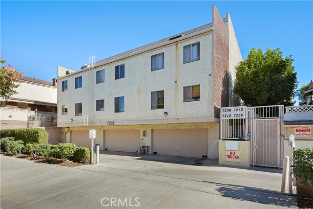 Detail Gallery Image 8 of 47 For 19451 Sherman Way #301,  Reseda,  CA 91335 - 3 Beds | 2/1 Baths