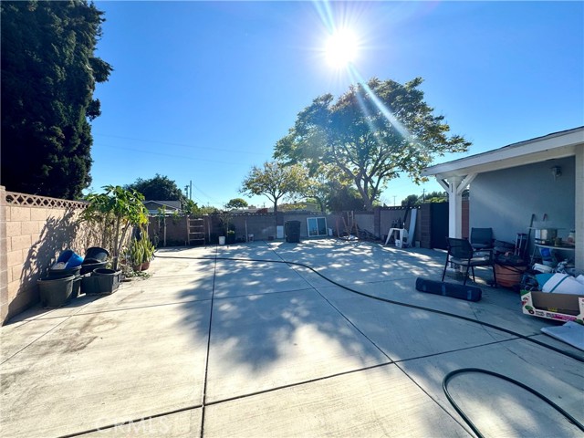 Detail Gallery Image 4 of 5 For 1101 N Gates, Santa Ana,  CA 92703 - 3 Beds | 2 Baths