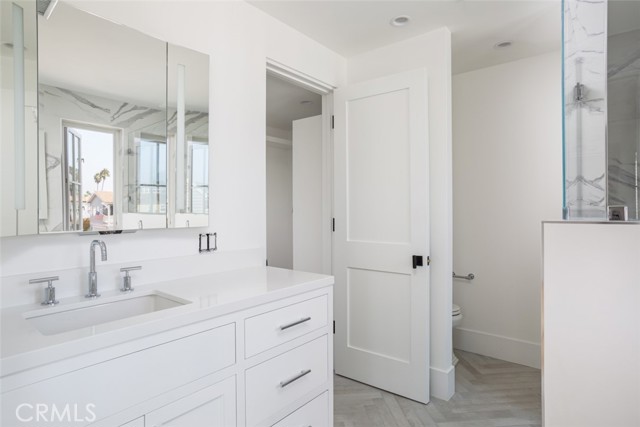 Detail Gallery Image 22 of 65 For 400 40th Street, Newport Beach,  CA 92663 - 7 Beds | 6/2 Baths