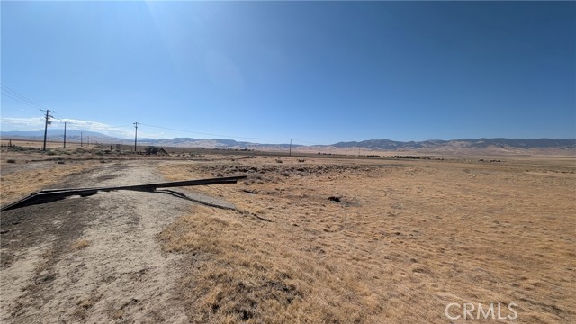 275 W Avenue B, Lancaster CA: https://media.crmls.org/medias/a0a4c6b7-52ba-48da-8b47-25fe5d3835b5.jpg