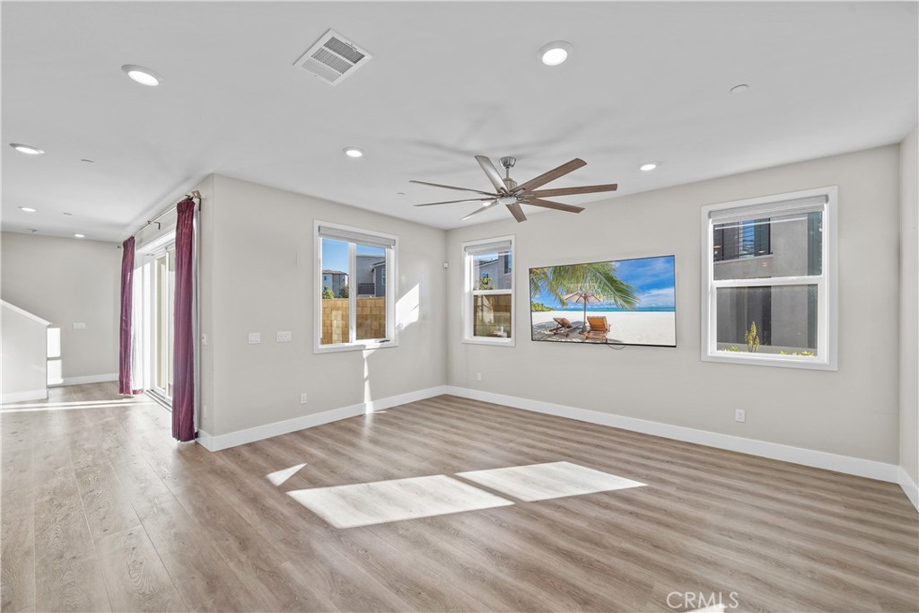 MLS #OC25272647 image #4