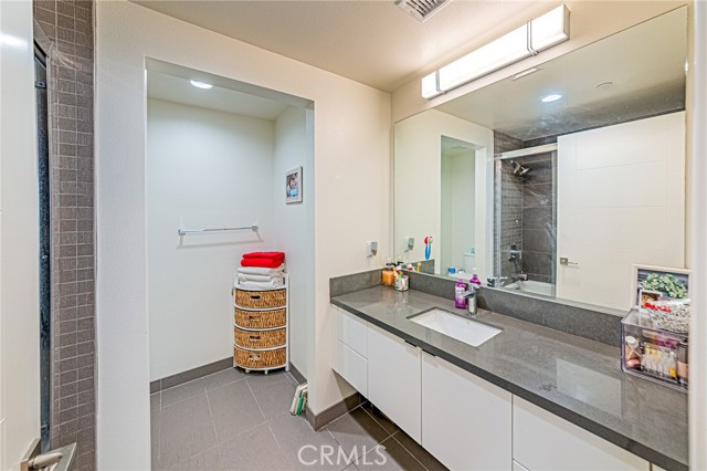 4813 Oakwood Avenue, Los Angeles CA: https://media.crmls.org/medias/a0a5e251-b741-4289-a3b9-9872265c3ebc.jpg