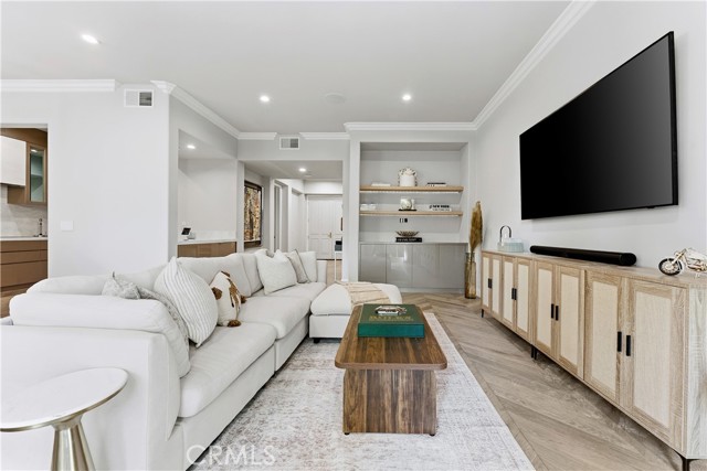 Detail Gallery Image 7 of 22 For 11500 San Vicente Bld #202,  Los Angeles,  CA 90049 - 3 Beds | 3/1 Baths