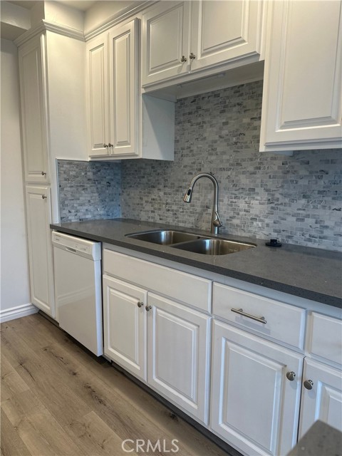 Detail Gallery Image 5 of 22 For 4533 Colbath Avenue #20,  Sherman Oaks,  CA 91423 - 1 Beds | 1 Baths