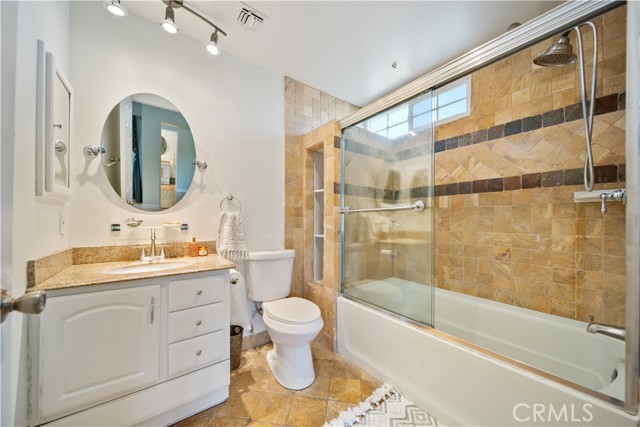 Detail Gallery Image 33 of 47 For 19950 Sherman Way Unit a a,  Winnetka,  CA 91306 - 3 Beds | 4 Baths