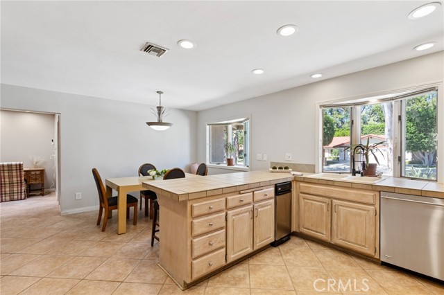 Detail Gallery Image 9 of 48 For 18200 Vintage, Northridge,  CA 91325 - 4 Beds | 3 Baths