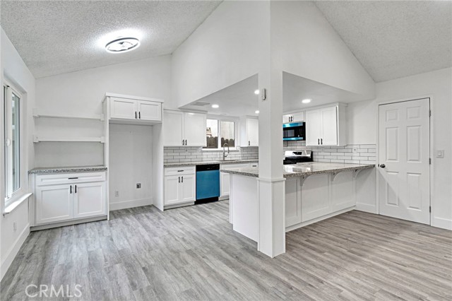 Detail Gallery Image 13 of 35 For 2808 Riverview, Madera,  CA 93637 - 4 Beds | 2/2 Baths