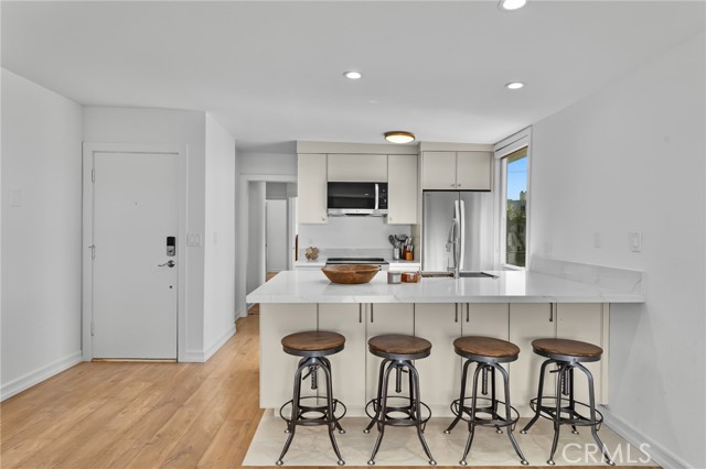 404 Hermosa Avenue, Hermosa Beach CA: https://media.crmls.org/medias/a0aa95ed-8986-4c12-9034-632c0fbb179d.jpg