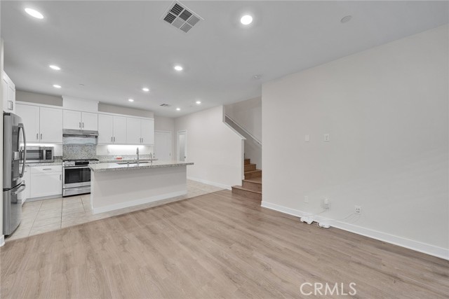 Detail Gallery Image 8 of 43 For 12128 Summer Ln, Whittier,  CA 90602 - 3 Beds | 3 Baths