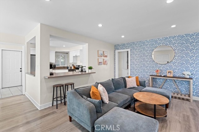 Detail Gallery Image 2 of 39 For 5829 E 2nd, Long Beach,  CA 90803 - – Beds | – Baths