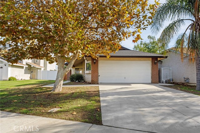 Detail Gallery Image 2 of 32 For 13898 Red Mahogany, Moreno Valley,  CA 92553 - 2 Beds | 2 Baths