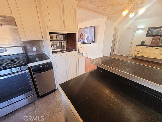 Detail Gallery Image 14 of 36 For 12545 Tonikan Rd, Apple Valley,  CA 92308 - 3 Beds | 1/1 Baths