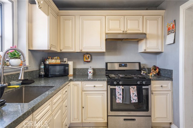 Detail Gallery Image 12 of 18 For 4524 Landis Ave, Baldwin Park,  CA 91706 - 2 Beds | 2 Baths