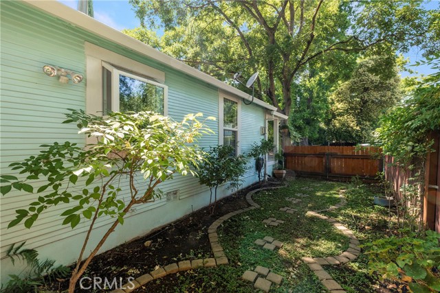 479 E 9th Street, Chico CA: https://media.crmls.org/medias/a0b05333-d4d9-4343-8965-d60831f532d4.jpg