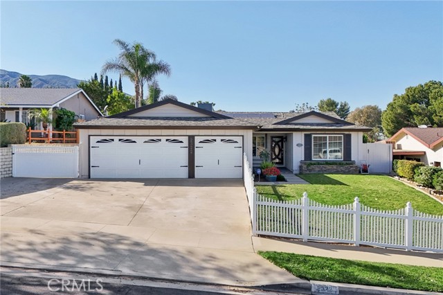 Detail Gallery Image 3 of 61 For 2322 Avenida Del Vista, Corona,  CA 92882 - 3 Beds | 2 Baths