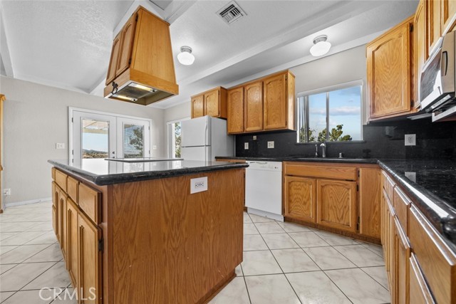 Detail Gallery Image 13 of 54 For 8676 Sky Line Dr, Pinon Hills,  CA 92372 - 3 Beds | 2/1 Baths