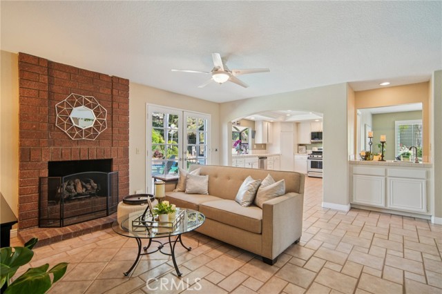 Detail Gallery Image 13 of 58 For 21159 via Noriega, Yorba Linda,  CA 92887 - 4 Beds | 3 Baths