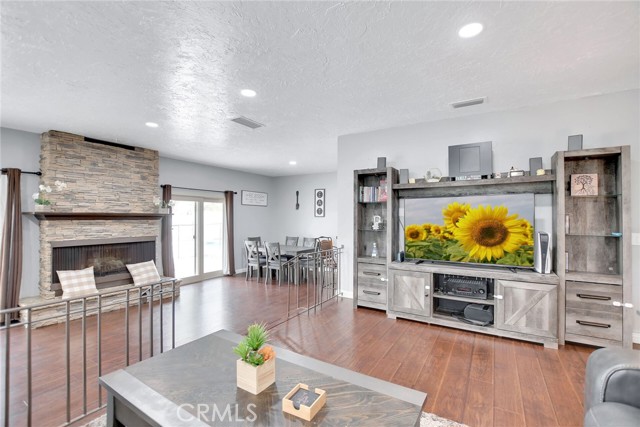 Detail Gallery Image 11 of 54 For 13928 Burning Tree, Victorville,  CA 92395 - 4 Beds | 2 Baths