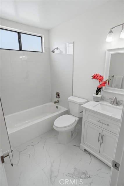 9605 Sepulveda Boulevard, North Hills CA: https://media.crmls.org/medias/a0b3fce8-ab85-4acb-b02d-63857a5a6458.jpg