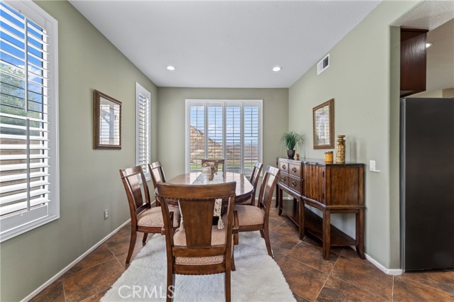 22939 Raintree Lane, Saugus CA: https://media.crmls.org/medias/a0b403b3-726d-4bdc-85d3-cb47097ecbe2.jpg