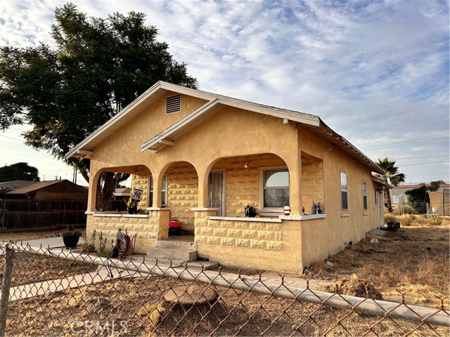 353 W L Street, Colton CA: https://media.crmls.org/medias/a0b49f4a-08e9-4ea4-8725-96515eaaff0f.jpg