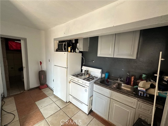 332 S Spring Street, Blythe CA: https://media.crmls.org/medias/a0b52b22-15bf-4f86-babd-a8b2cb6ca672.jpg