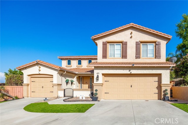 Detail Gallery Image 2 of 48 For 43 Vista Palermo, Lake Elsinore,  CA 92532 - 5 Beds | 4 Baths