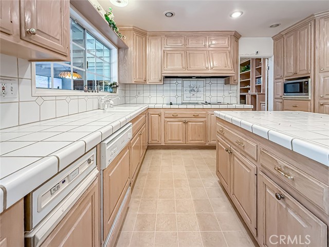 Image 20 of 60 For 17424 Superior