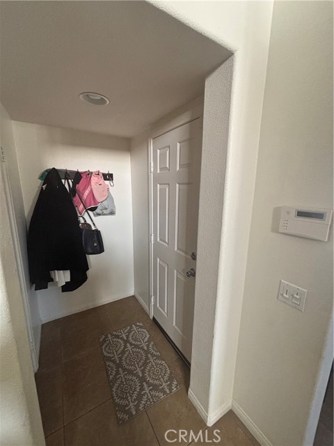 Detail Gallery Image 9 of 65 For 1064 Queen Annes Ln, Beaumont,  CA 92223 - 4 Beds | 2/1 Baths