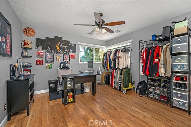 Detail Gallery Image 22 of 45 For 404 W Robinson Ave, Fresno,  CA 93705 - 3 Beds | 2 Baths