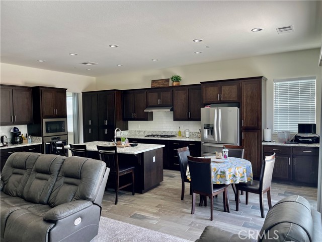Detail Gallery Image 16 of 26 For 1827 Felsite St, Los Banos,  CA 93635 - 4 Beds | 2 Baths