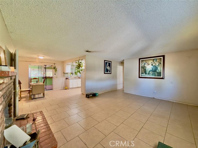 40912 168th E, Lancaster CA: https://media.crmls.org/medias/a0b788c5-d17e-4f28-9b83-44eebe036bb4.jpg