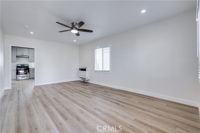 Detail Gallery Image 3 of 15 For 722 Main St, Huntington Beach,  CA 92648 - 2 Beds | 1 Baths