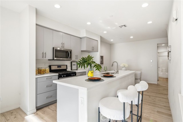 Detail Gallery Image 8 of 49 For 11130 Legion Loop #105,  El Monte,  CA 91731 - 3 Beds | 3 Baths