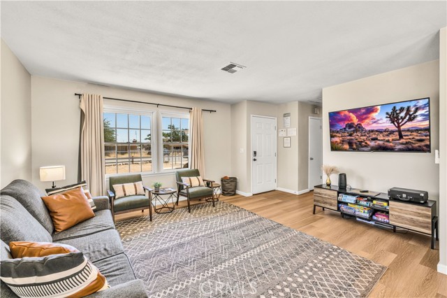 Detail Gallery Image 8 of 37 For 7000 Tamarisk Ave, Yucca Valley,  CA 92284 - 2 Beds | 1 Baths