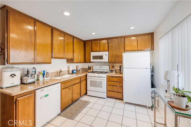 Detail Gallery Image 6 of 16 For 21901 Lassen St #94,  Chatsworth,  CA 91311 - 3 Beds | 2/1 Baths