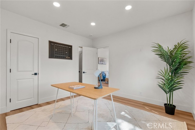 310 S Bel Aire Drive, Burbank CA: https://media.crmls.org/medias/a0ba79f6-339a-4a31-b72b-d292d88cfb28.jpg