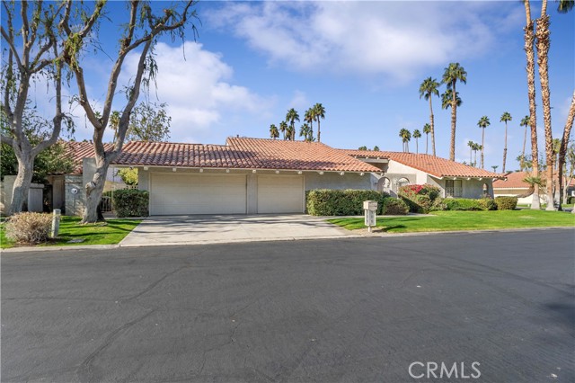 106 Estrella Street, Rancho Mirage CA: https://media.crmls.org/medias/a0bae809-ac66-47e8-be7e-52ee941a1b09.jpg