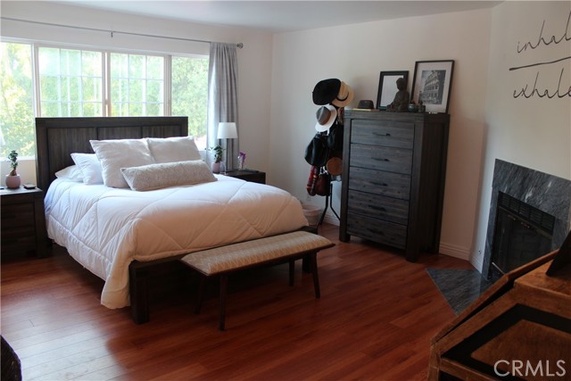 Detail Gallery Image 9 of 23 For 4527 Stark, Woodland Hills,  CA 91364 - 3 Beds | 3 Baths