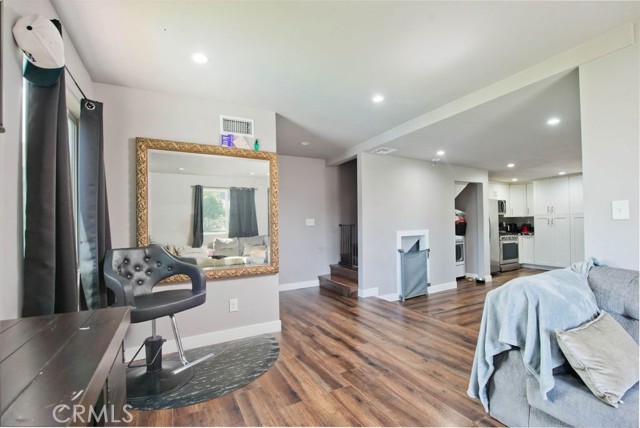 Detail Gallery Image 42 of 49 For 2057 Woodglen St, Simi Valley,  CA 93065 - 4 Beds | 2/1 Baths