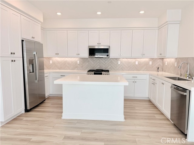 Detail Gallery Image 5 of 32 For 1677 W Lincoln #103,  Anaheim,  CA 92801 - 2 Beds | 2/1 Baths